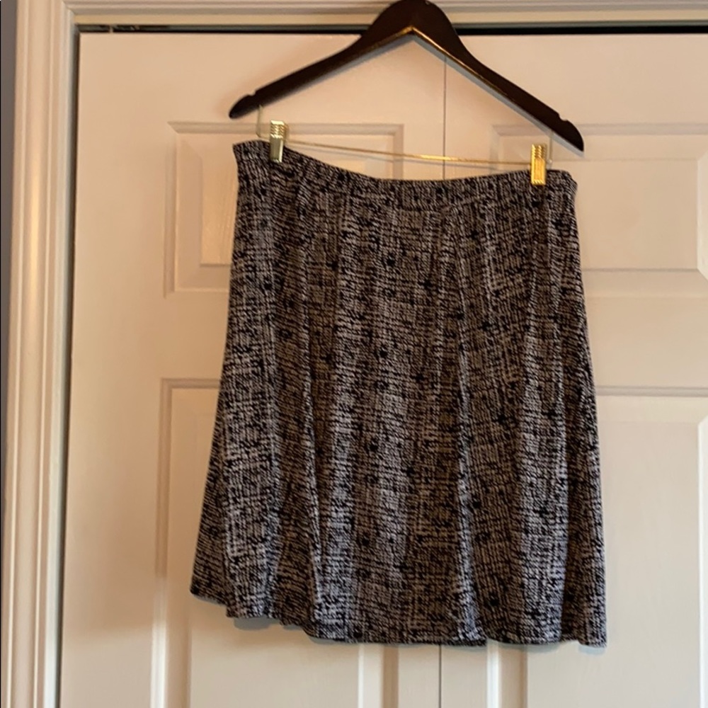 Black and white pull on skirt